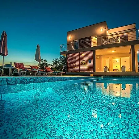 Stefanja Modern Retreat 4* 普拉